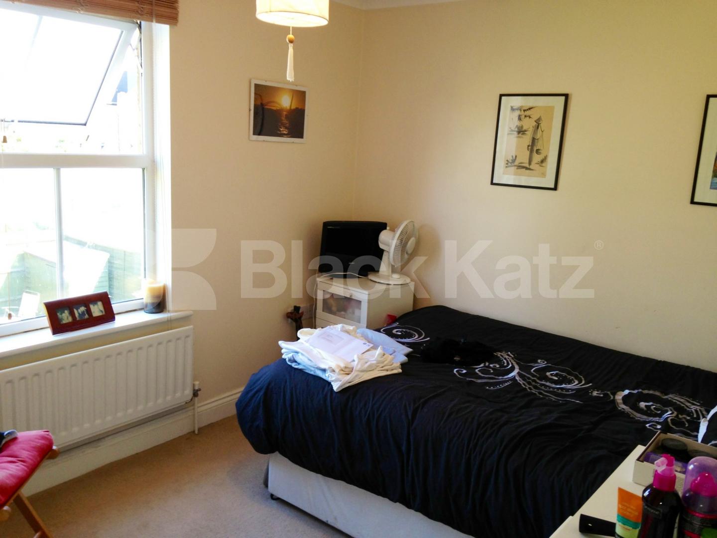 			LET, 3 Bedroom, 1 bath, 1 reception Mews House			 Harper Mews, Garratt Lane , Earlsfield